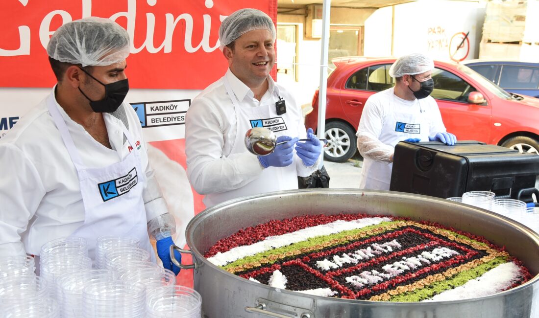 Kadıköy Belediyesi, Muharrem ayı dolayısıyla ilçenin farklı noktalarında aşure ikram