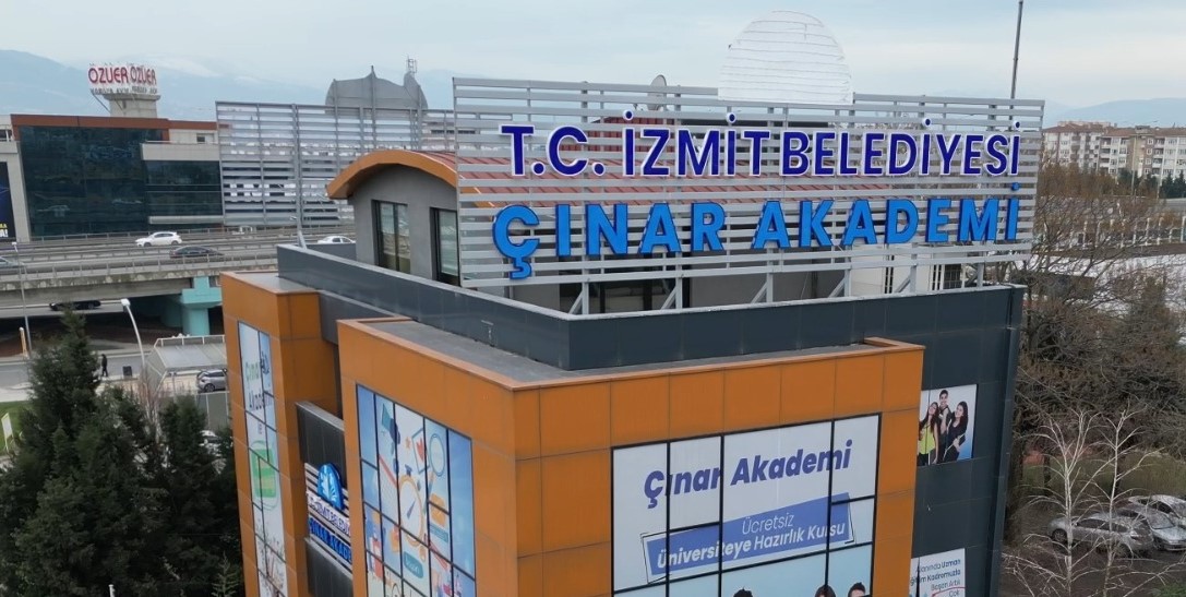 YKS’ye giren öğrencilerin tercihlerine destek olmak isteyen İzmit Belediyesi, Çınar