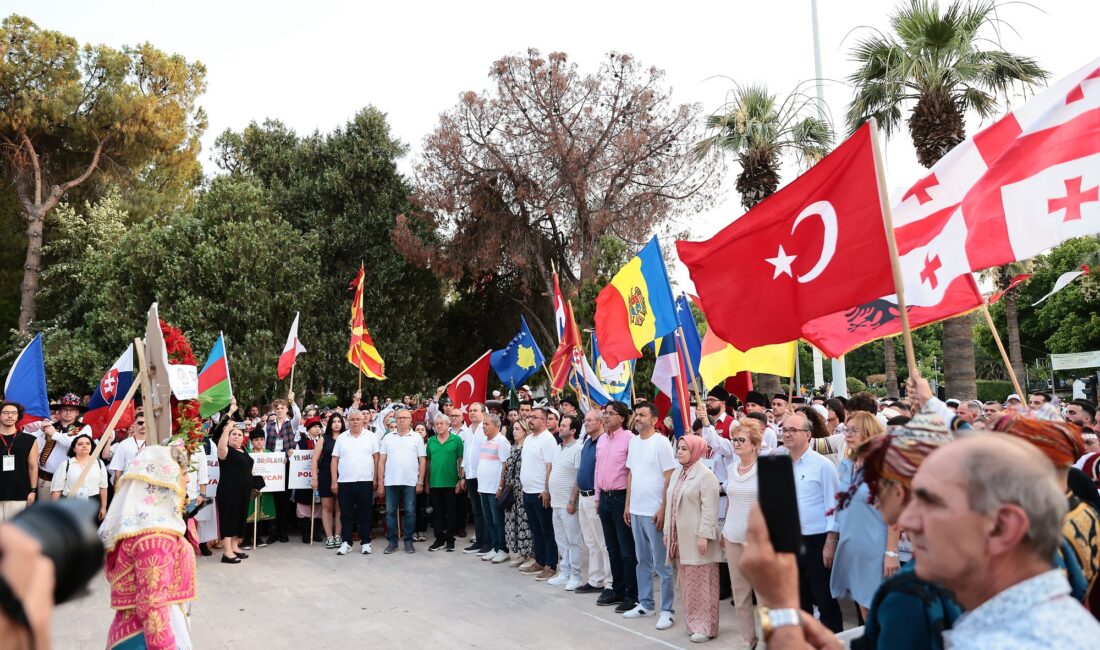 Denizli, bu yıl 19.’su düzenlenen Uluslararası Halk Dansları Festivali ile