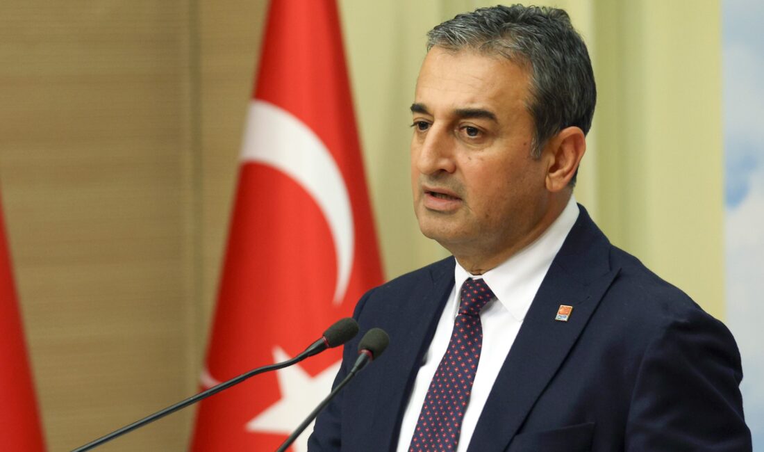 CHP Genel Başkan Yardımcısı Burhanettin Bulut, Cumhurbaşkanlığı Sarayının yılın ilk