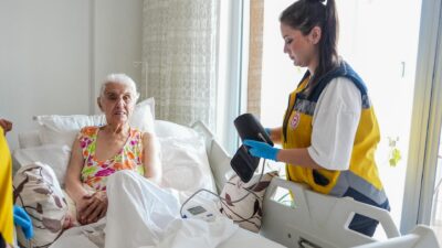 Kişisel bakım ve temizliklerini gerçekleştirmede güçlük yaşayan yaşlı, hasta ve