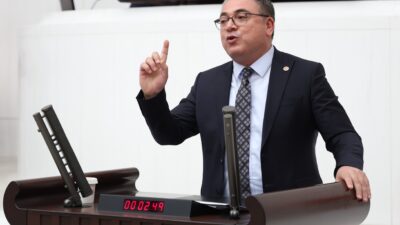 CHP’li Evrim Karakoz’dan İktidara Zeytinlik Uyarısı: “Ranta Açmak Memlekete İhanettir” CHP Aydın Milletvekili Evrim Karakoz, zeytinlikleri maden faaliyetlerine açan yasa