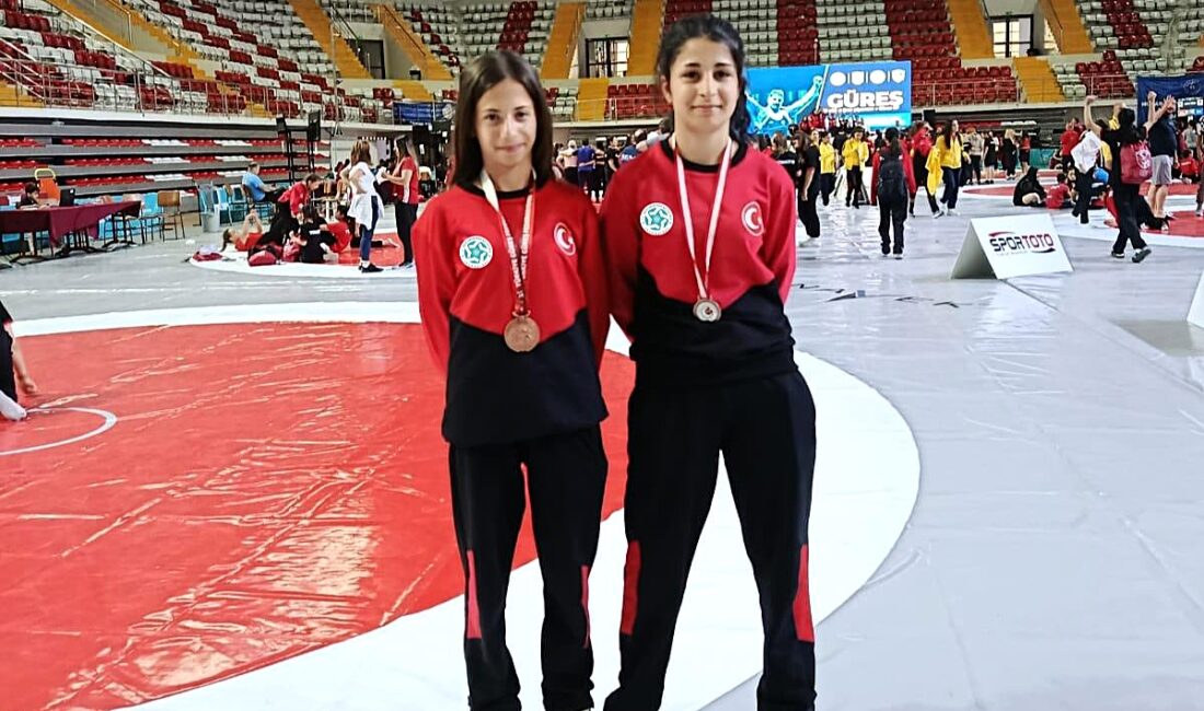 Süleymanpaşa Belediyesi Gençlik ve Spor Kulübü güreşçisi genç sporcular, Sivas’ta