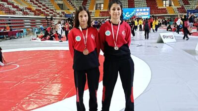 Süleymanpaşa Belediyesi Gençlik ve Spor Kulübü güreşçisi genç sporcular, Sivas’ta