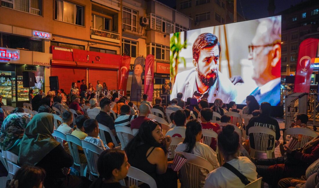 Beyoğlu‘nda yaz akşamlarının vazgeçilmezleri arasına giren “Açık Hava Sinema Gösterimleri”
