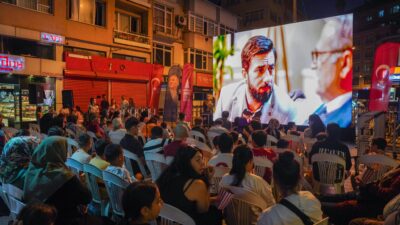 Beyoğlu‘nda yaz akşamlarının vazgeçilmezleri arasına giren “Açık Hava Sinema Gösterimleri”