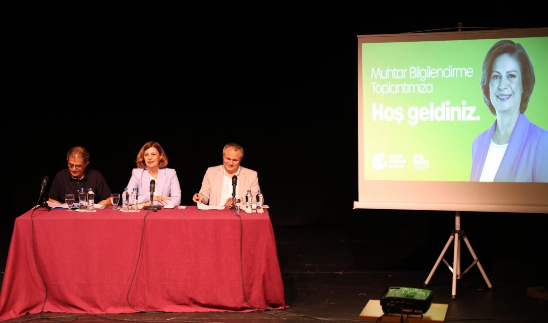 Eskişehir Şehir Tiyatroları Genco Erkal Sahnesi’nde gerçekleşen toplantıya Büyükşehir Belediye