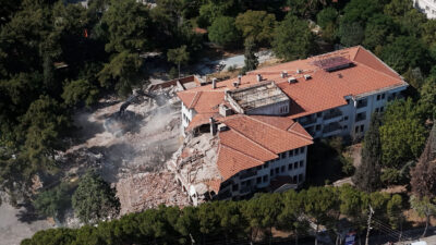 Depreme dayanıksız olduğu tespit edilen Abide H. Nuri Öncüer Huzurevi,
Yaşlı