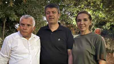 Adıyaman Belediye Başkanı Abdurrahman Tutdere gözaltına alındıktan sonra Belediye önünde