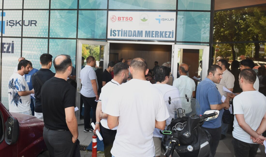 Osmangazi Belediyesi, iş arayan vatandaşlarla iş verenleri bir araya getirdiği