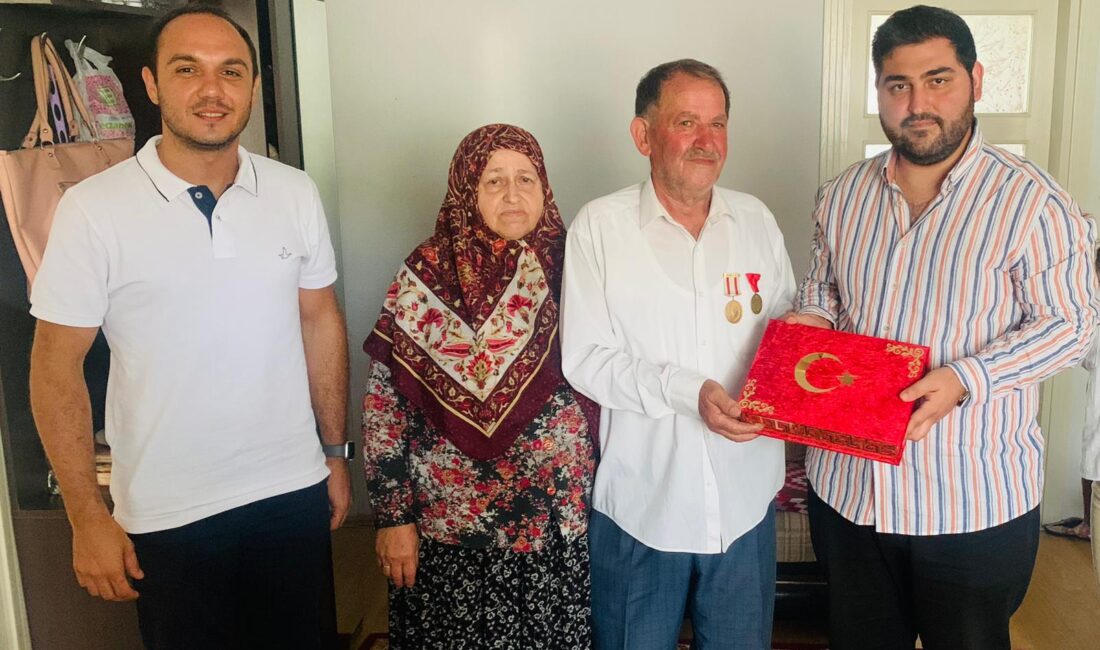 İzmit Belediyesi Kıbrıs Gazilerimizi düzenli olarak ziyaret ederek minnet ve