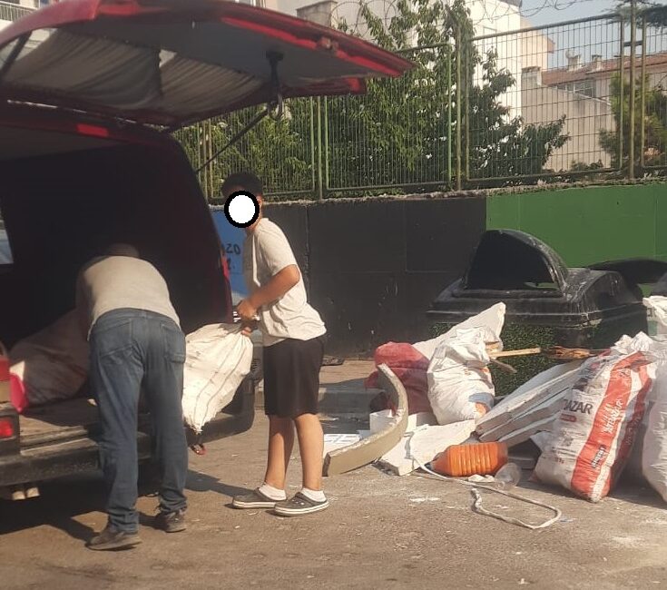 Cedit Mahallesi’nde başka bir bölgeden getirilen inşaat atıklarının çöp konteyneri