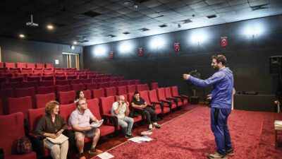 Ankara Büyükşehir Belediyesi, tiyatroya ilgi duyan sanatsever Başkentliler için “Mahallede