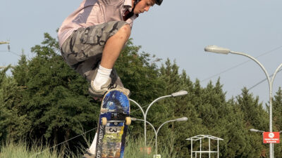 Türkiye’nin dört bir yanından gelen kaykaycılar, Sukaypark’ta düzenlenen Mattia Ahmet