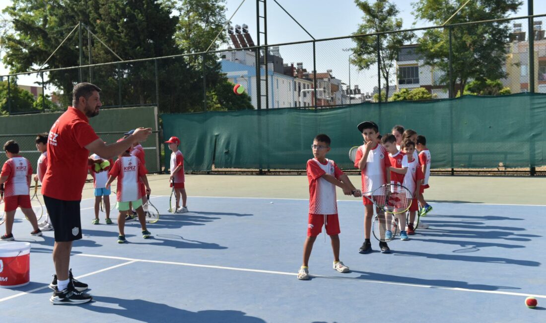 Kepez Belediyesi’nin  düzenlediği Yaz Spor Okulları, çocukların ve gençlerin yoğun