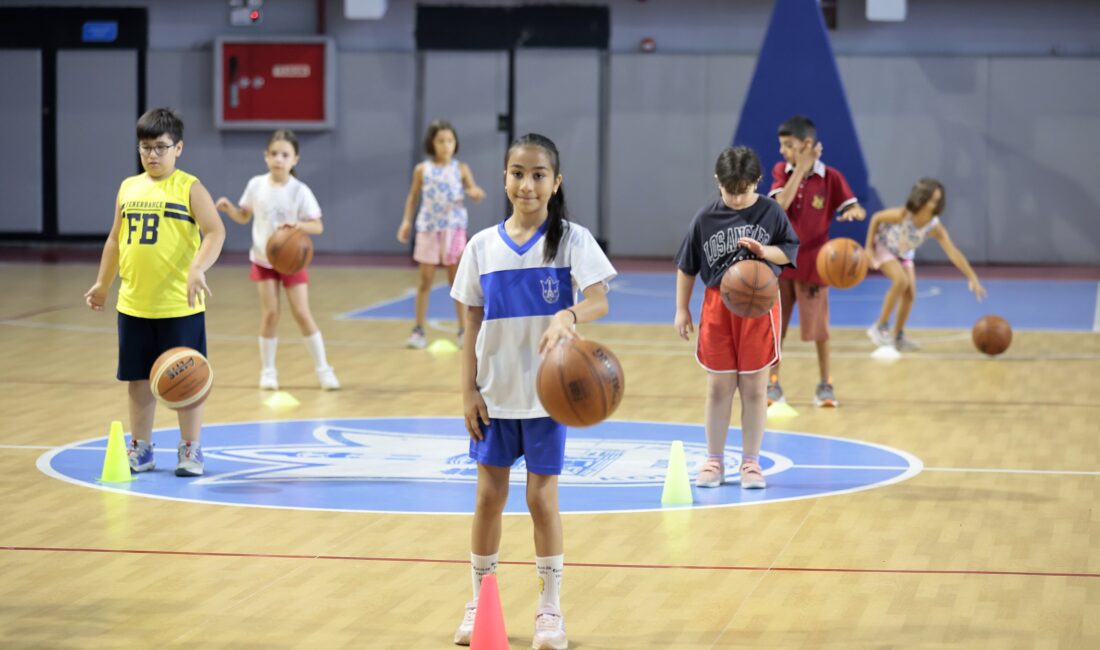 Konak Belediyesi'nin çocuklar için ücretsiz olarak düzenlediği Yaz Spor Okulları,
