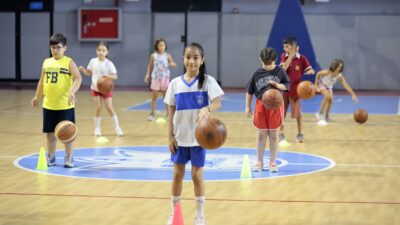 Konak Belediyesi'nin çocuklar için ücretsiz olarak düzenlediği Yaz Spor Okulları,