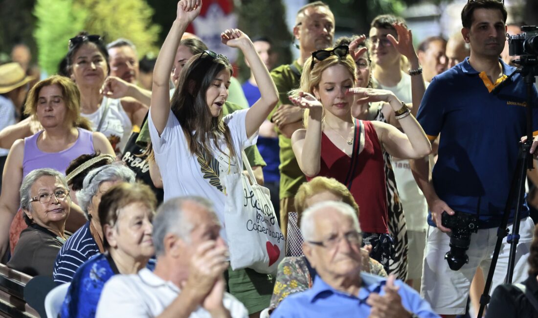 Yazın coşkusunu müzikle buluşturan Konak Yaz Konserleri, Fuat Göztepe Parkı’nda