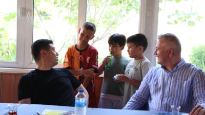 Marmaris Belediye Başkanı Acar Ünlü, halkla iç içe olma anlayışıyla