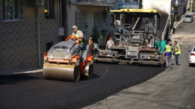 Bornova Belediyesi, Meriç Mahallesi’nde doğalgaz çalışmaları nedeniyle zarar gören yolları