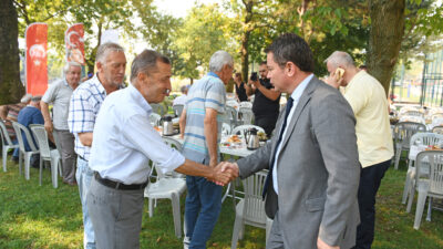 Osmangazi Belediye Başkanı Erkan Aydın, mahalle ziyaretleri kapsamında Zafer Mahallesi