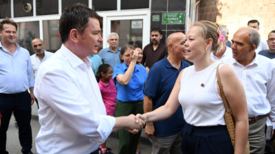 Osmangazi Belediye Başkanı Erkan Aydın, mahalle ziyaretleri kapsamında Küçükbalıklı Mahallesi