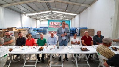 Burdur Belediye Başkanı Ali Orkun Ercengiz, Mahrukatçılar Sitesi esnafıyla düzenlenen kahvaltı