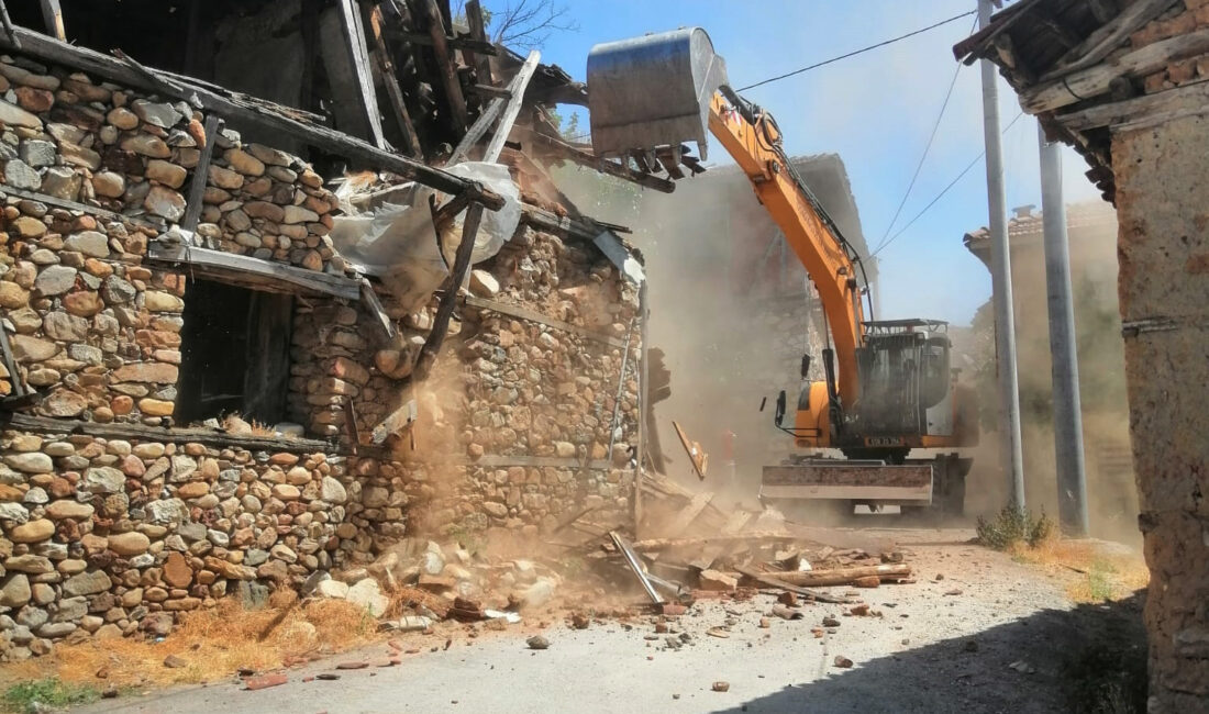 Osmangazi Belediyesi, Güneybudaklar Mahallesi’nde vatandaşların can güvenliğini tehdit etmesinin yanı