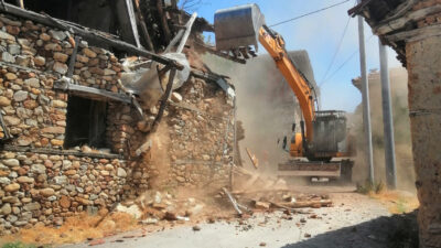 Osmangazi Belediyesi, Güneybudaklar Mahallesi’nde vatandaşların can güvenliğini tehdit etmesinin yanı