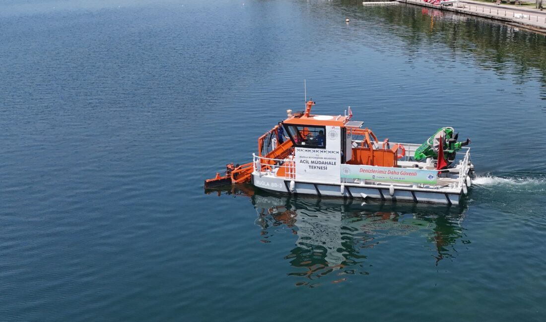Muğla Büyükşehir Belediyesi, Köyceğiz Gölü ve Dalyan Kanalı’nda yüzey temizliği