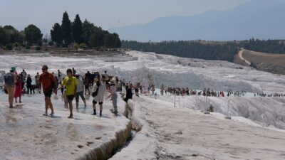 Pamukkale’nin beyaz cennetinde satranç molası Denizli Büyükşehir Belediyesi’nin ev sahipliğinde bu yıl ilk kez düzenlenen