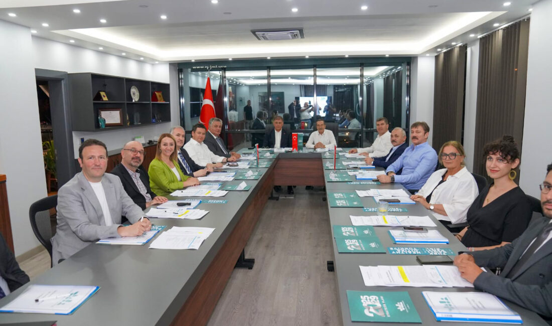 Burdur Belediye Başkanı Ali Orkun Ercengiz, Eskişehir’de düzenlenen Sağlıklı Kentler