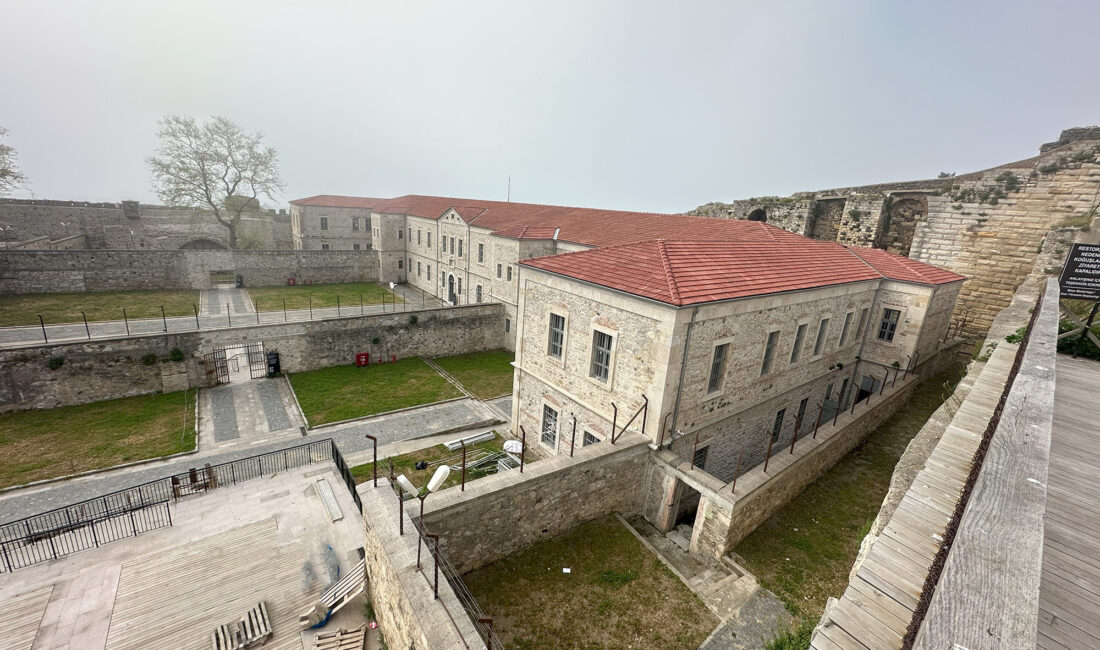 Küp Prodüksiyon’un dijital teknolojik çalışmalarını üstlendiği Sinop Tarihi Cezaevi Müzesi‘nde, Sabahattin Ali‘nin olduğu bölüm