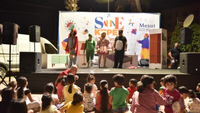 Kepez Belediyesi’nin ilçenin dört bir yanında düzenlediği  ‘Sahne Kepez’ etkinlikleri