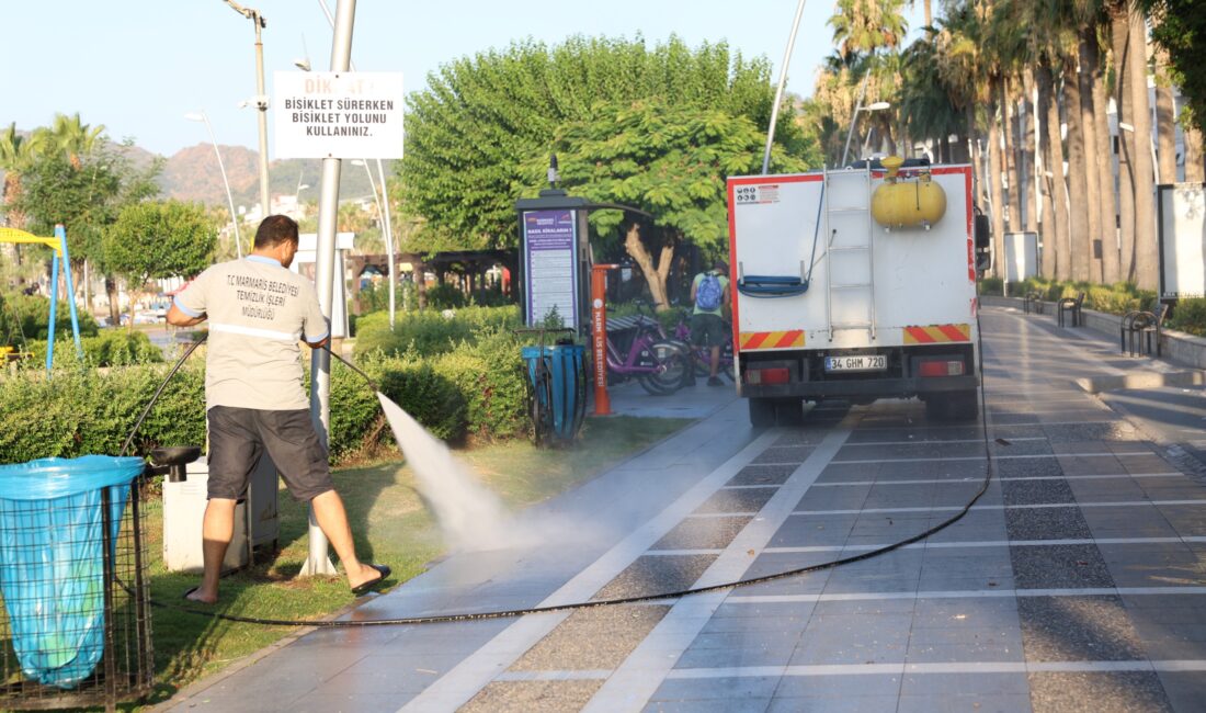 Marmaris’te temizlik ekipleri, günde 4.700 konteyneri iki kez boşaltıyor, 400