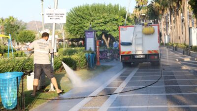 Marmaris’te temizlik ekipleri, günde 4.700 konteyneri iki kez boşaltıyor, 400