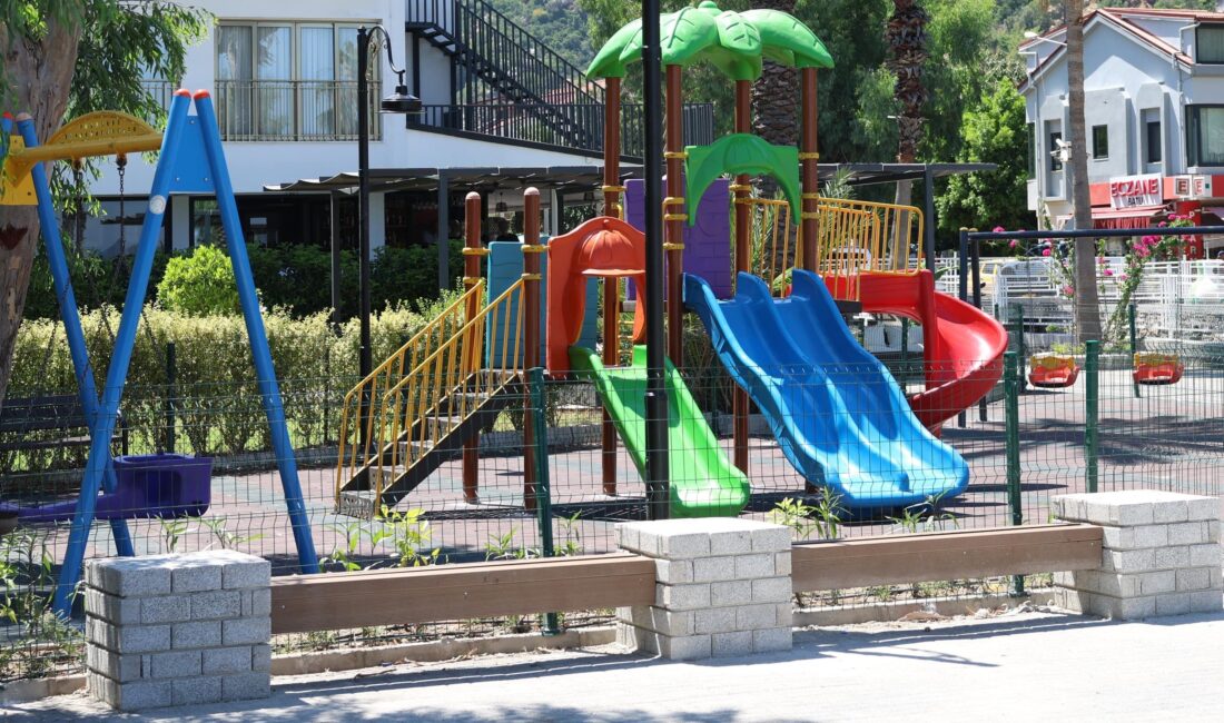 Marmaris Belediyesi, Turunç Mahallesi’nde sahildeki mevcut meydan ve park alanını