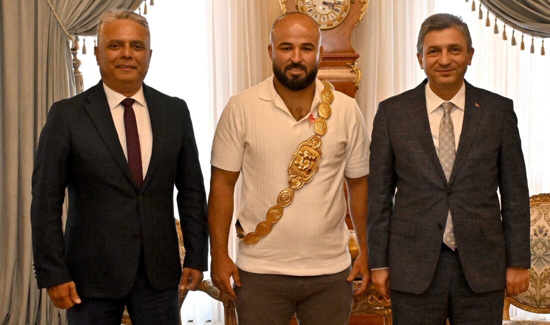 Tarihi Kırkpınar Yağlı Güreşleri’nin 664’üncü yılında altın kemeri Antalya’ya getiren