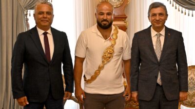 Tarihi Kırkpınar Yağlı Güreşleri’nin 664’üncü yılında altın kemeri Antalya’ya getiren