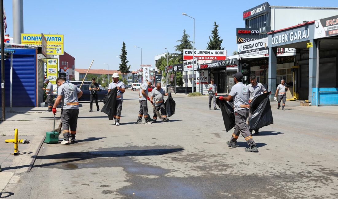Etimesgut Belediyesi, ilçe genelindeki cadde ve sokaklarda yürüttüğü kapsamlı temizlik