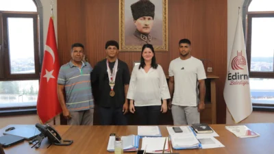 64.Kırkpınar Yağlı Güreşleri’nin ardından Edirne Belediyesi adına Er Meydanı’nda mücadele