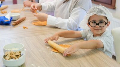 Gaziosmanpaşa Belediyesi’nin, yaz tatili etkinlikleri kapsamında düzenlediği “Minik Eller Mutfakta”