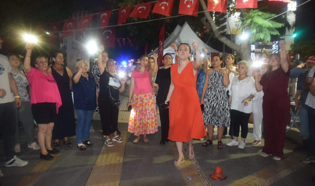 CHP Adana İl Başkanlığı tarafından başlatılan Adalet nöbetinin ilk gününden