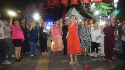 CHP Adana İl Başkanlığı tarafından başlatılan Adalet nöbetinin ilk gününden