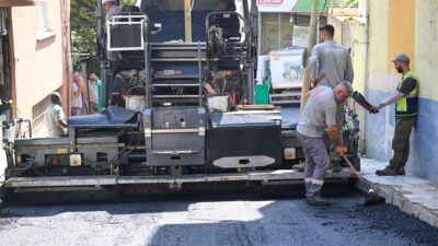 Bornova Belediyesi’nin Çamkule Mahallesi’ndeki asfalt çalışmalarında kullanılan iş makinelerine kimliği