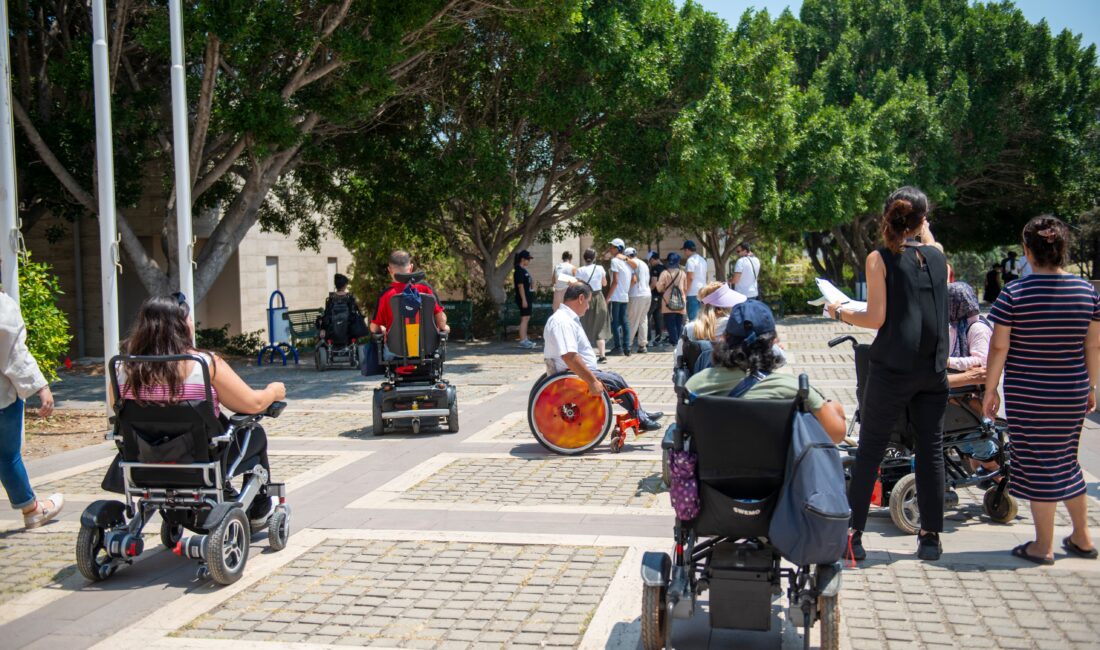 Mersin Yenişehir Belediyesi, özel gereksinimli bireylerin kent yaşamına tam ve