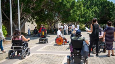 Mersin Yenişehir Belediyesi, özel gereksinimli bireylerin kent yaşamına tam ve