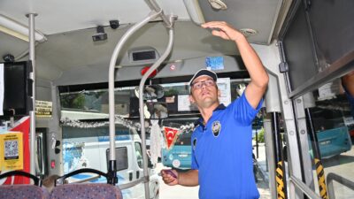 Zabıta Ekipleri Klima ve Hijyen Denetimlerini Sıklaştırdı Manisa Büyükşehir Belediyesi, havaların ısınmasıyla birlikte toplu taşıma araçlarında klima