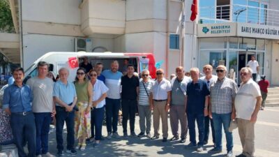 İYİ Parti Balıkesir İl Başkanı Hasan Fehmi Yörük, beraberindeki il