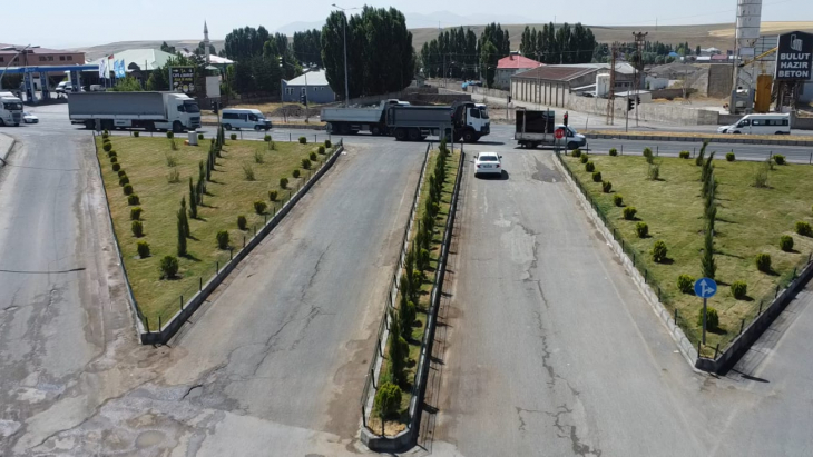 Ağrı Belediyesi Fen İşleri Müdürlüğü ekipleri tarafından, kent genelini kapsayan